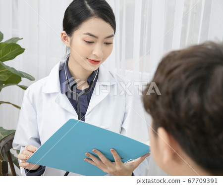 Child doctor 67709391