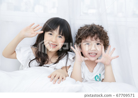 Child portrait 67709571