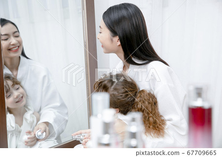 Family portrait parent and child Family portrait parent and child 67709665