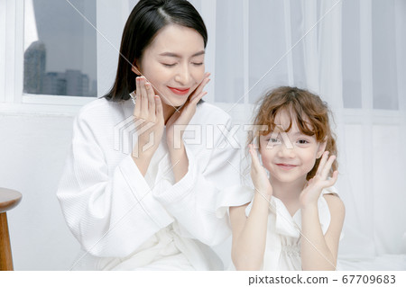 Family portrait parent and child Family portrait parent and child 67709683