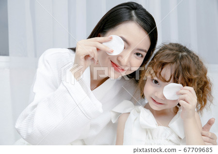 Family portrait parent and child Family portrait parent and child 67709685