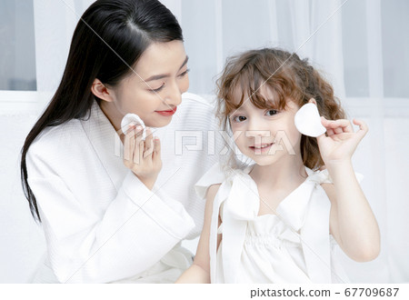 Family portrait parent and child Family portrait parent and child 67709687