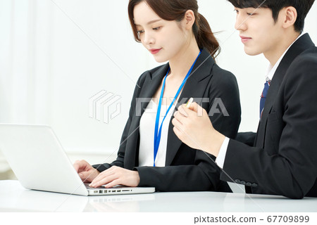 Business woman male counselor 67709899