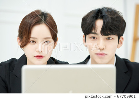 Business woman male counselor 67709901