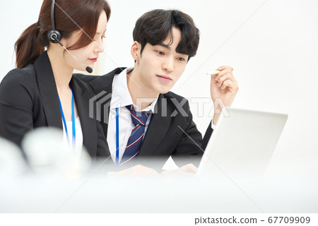 Business woman male counselor 67709909