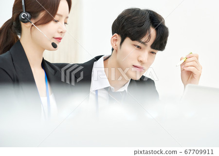 Business woman male counselor 67709911