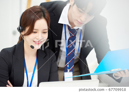 Business woman male counselor Business woman male counselor 67709918