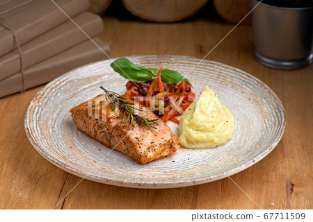 Baked salmon, grilled with mashed potatoes Baked salmon, grilled with mashed potatoes 67711509