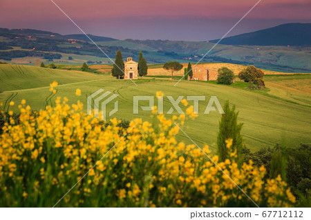 Vitaleta chapel in the grain fields, near Pienza, Tuscany, Italy Vitaleta chapel in the grain fields, near Pienza, Tuscany, Italy 67712112