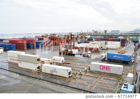View of container terminal (cloudy) View of container terminal (cloudy) 67714977