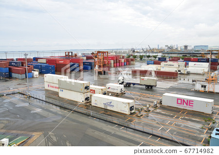View of container terminal (cloudy) View of container terminal (cloudy) 67714982