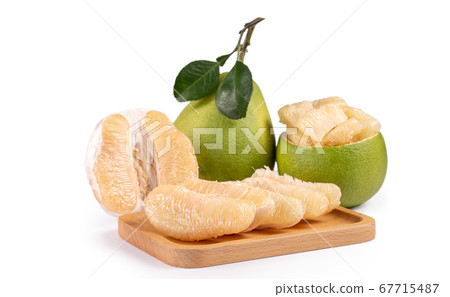 Pomelo mid-autumn festival white background go back pomelo isolated clipping path 切り抜き 67715487