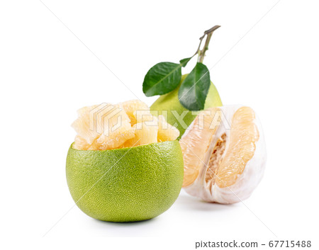 Pomelo mid-autumn festival white background go back pomelo isolated clipping path 切り抜き 67715488