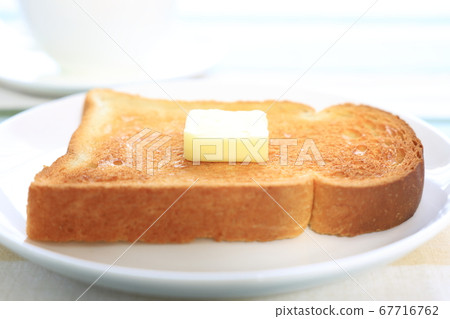 美味的烤麵包和咖啡 美味的烤麵包和咖啡 67716762