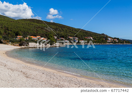 Sand and shingle beach at Prizba 67717442