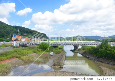 從下關站到德山站的山陽本線窗口風景 從下關站到德山站的山陽本線窗口風景 67717677
