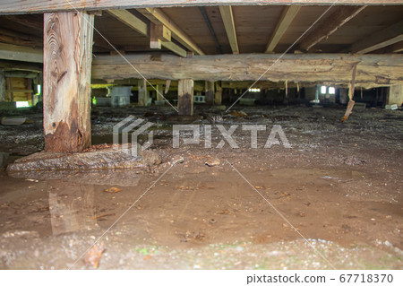 Underfloor damaged by termites An old Japanese house damaged by inundation under heavy rain Underfloor damaged by termites An old Japanese house damaged by inundation under heavy rain 67718370
