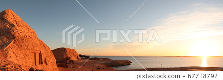 阿布辛貝和納賽爾湖日出（埃及阿布辛貝神廟） 67718792