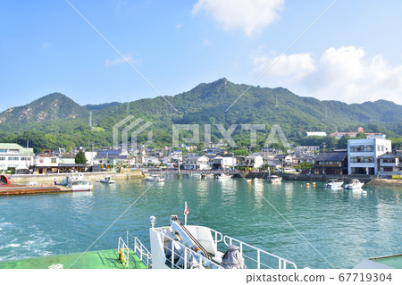 Scenery of Okunoshima (Usagi Island) and ferry route to the island 67719304