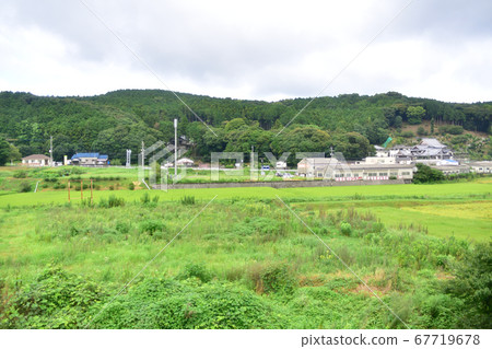 從博多站到小倉站的鹿兒島本線列車窗口的風景 從博多站到小倉站的鹿兒島本線列車窗口的風景 67719678