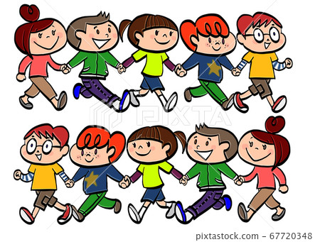 Kids walking 67720348