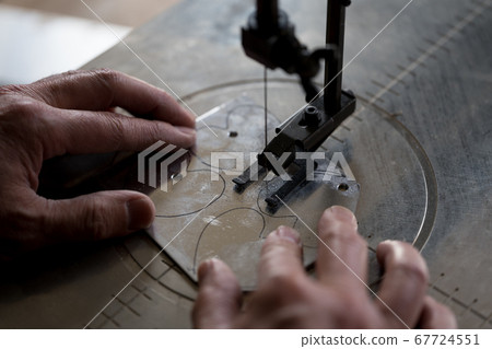 Cutting work with a jigsaw 67724551