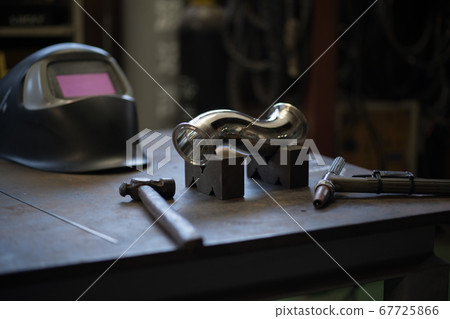 Welding sanitary piping 67725866