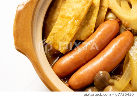 One person pot image. A curry pot placed in a small earthenware pot of one serving size. One person pot image. A curry pot placed in a small earthenware pot of one serving size. 67726430