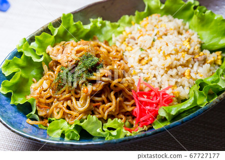 Fried noodles Fried noodles 67727177