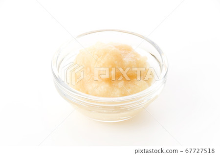 Grated garlic Grated garlic 67727518