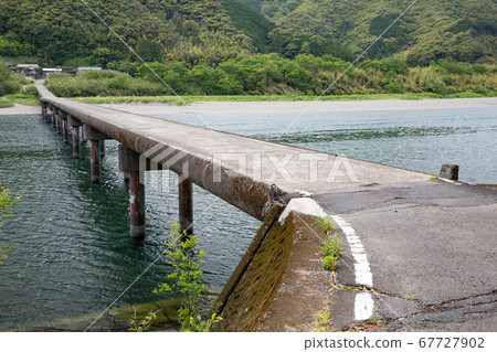 Shimanto River Takase Subsidence Bridge -Bridge where the surface of the bridge becomes below the water level in case of flood- Shimanto River Takase Subsidence Bridge -Bridge where the surface of the bridge becomes below the water level in case of flood- 67727902