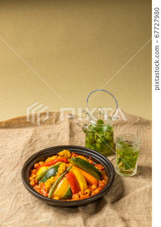 摩洛哥陶土鍋與塔吉納鍋和北非食品 67727980