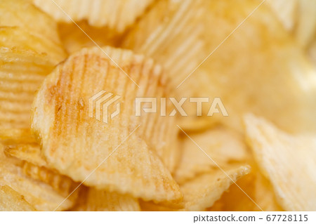 Salted jagged potato chips 67728115