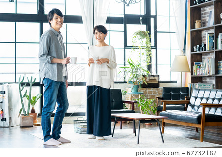 Couple Couple Family Living Lifestyle Casual 67732182