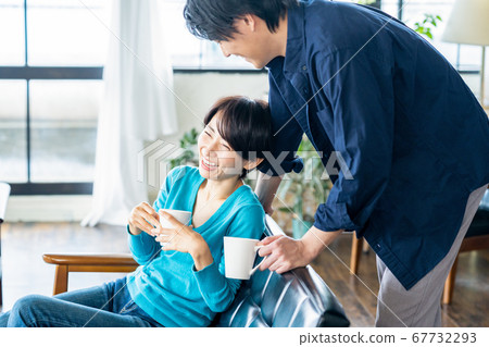 Couple Couple Family Living Lifestyle Casual Couple Couple Family Living Lifestyle Casual 67732293