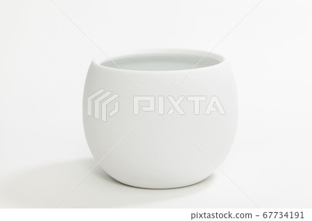 White porcelain flowerpot 67734191