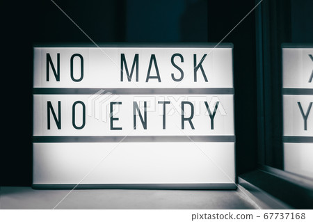 Covid-19 mask obligatory to enter stores . SIGN NO MASK NO ENTRY at storefront window. Face covering wearing mandatory when shopping outside of home. Coronavirus prevention measure Covid-19 mask obligatory to enter stores . SIGN NO MASK NO ENTRY at storefront window. Face covering wearing mandatory when shopping outside of home. Coronavirus prevention measure 67737168
