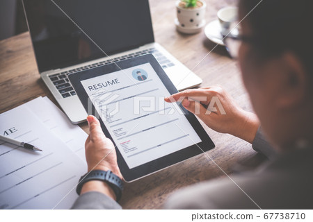People are filling out their personal resume on People are filling out their personal resume on 67738710