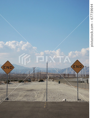 終點 道路 簽字 67739644