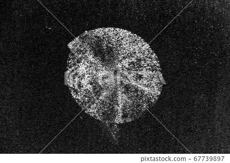 White color chalk hand drawing in circle or oval shape on black board background White color chalk hand drawing in circle or oval shape on black board background 67739897