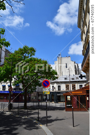 Paris, Carno street on a sunny day Paris, Carno street on a sunny day 67740595