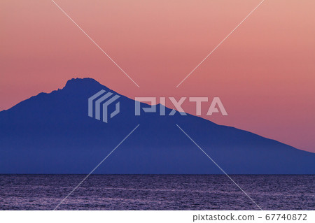 利iri山在黃昏 67740872