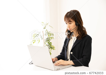 在線工作的女人 在線工作的女人 67742033