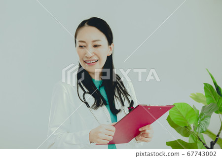 Image of a doctor Image of a doctor 67743002