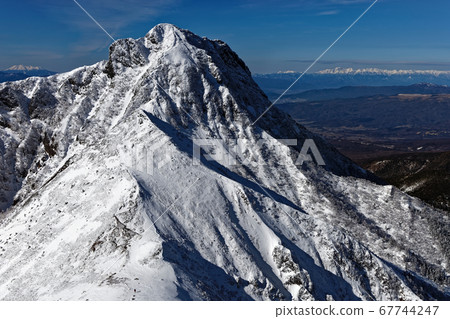 從八嶽山脈和赤嶽山脊線看的阿彌陀山和北阿爾卑斯山脈 從八嶽山脈和赤嶽山脊線看的阿彌陀山和北阿爾卑斯山脈 67744247