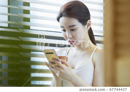 Smartphone, Tea Time, Tea Therapy, Foot Bath, Healing, Young Woman 67744437