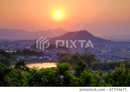 Evening view from Amakashi Hill (Asuka Village, Taka City District, Nara Prefecture) 67744671