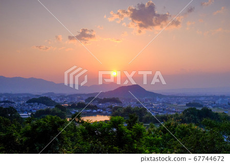 天草山（奈良縣塔卡市區明日香村）的夜景 67744672