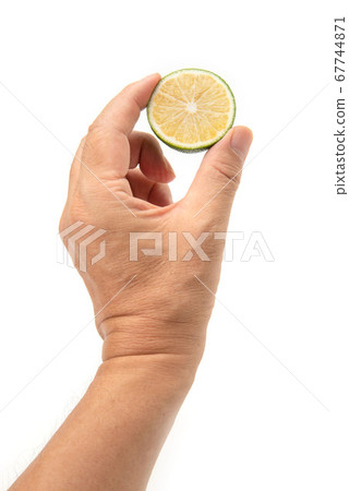 Hold it by hand Hold it by hand 67744871