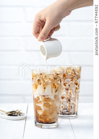 Taiwan small tea boba milk tea tapioca tapioca pearl milk tea Taiwan small tea boba milk tea tapioca tapioca pearl milk tea 67744892